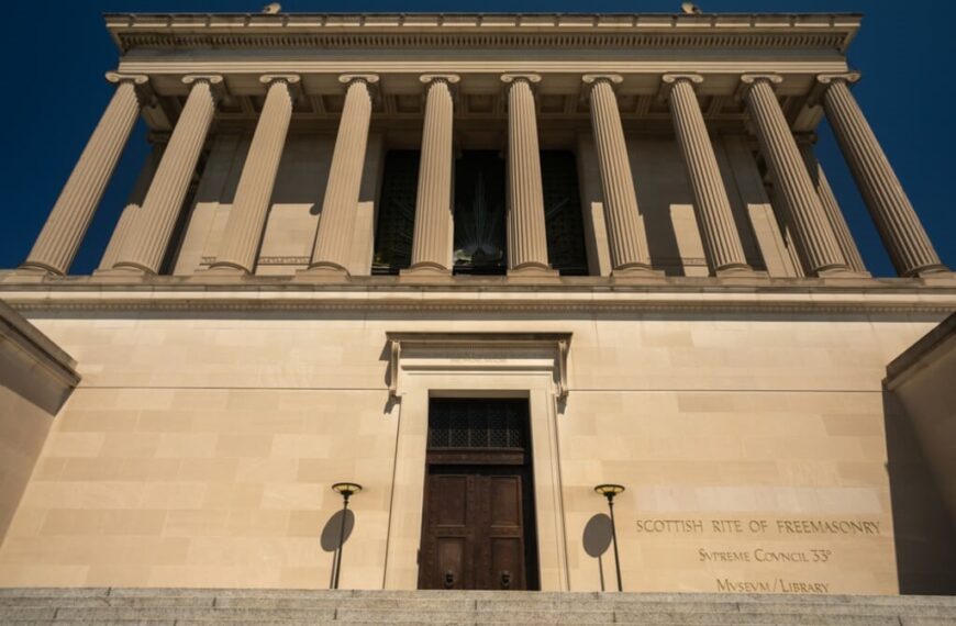 What Is The Meaning Of The Freemason Symbol