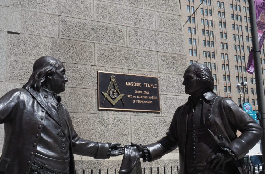 How Do Freemasons Help Each Other